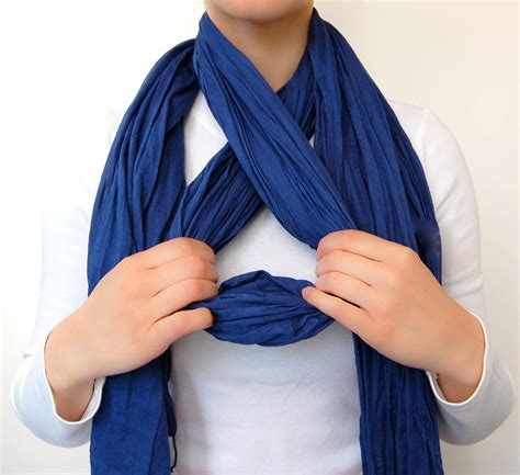 how to tie scarf knots.